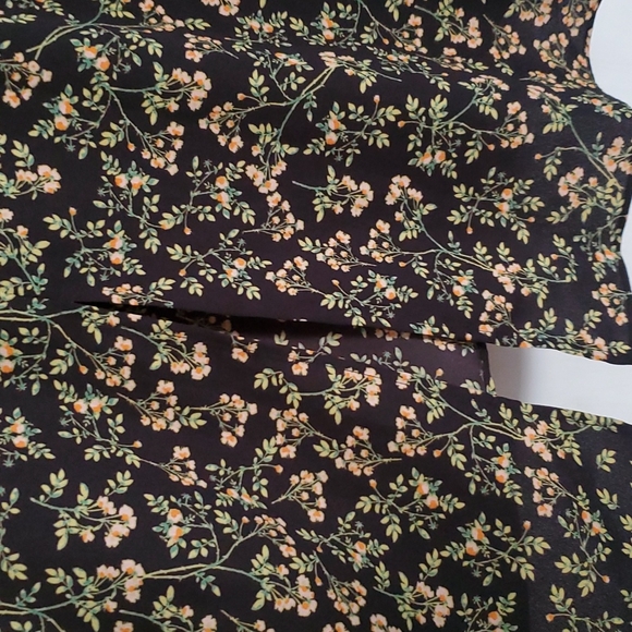 Lauren Conrad size XXL flowy floral top - Picture 6 of 8